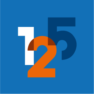 Das Bild zeigt die Zahlen 1, 2 und 5, die sich auf einem blauen Hintergrund überlagern. Die 1 ist weiß, die 2 ist orange und die 5 ist dunkelblau, wodurch ein Überlagerungseffekt entsteht.